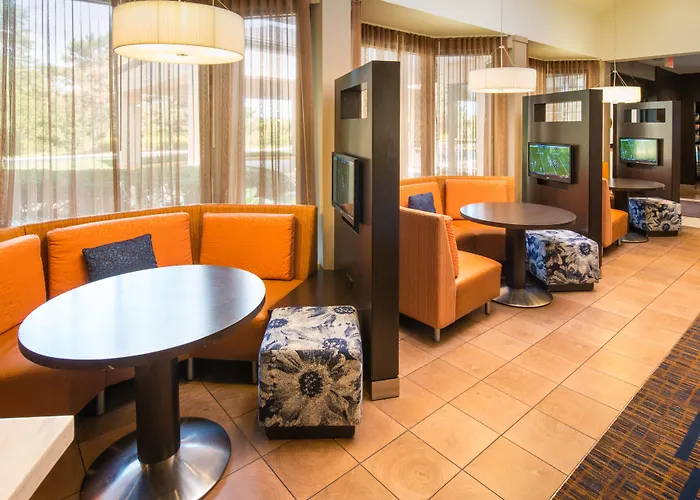 Courtyard Chicago / Itasca