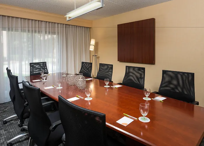 Hotel Courtyard Chicago / Itasca 3*